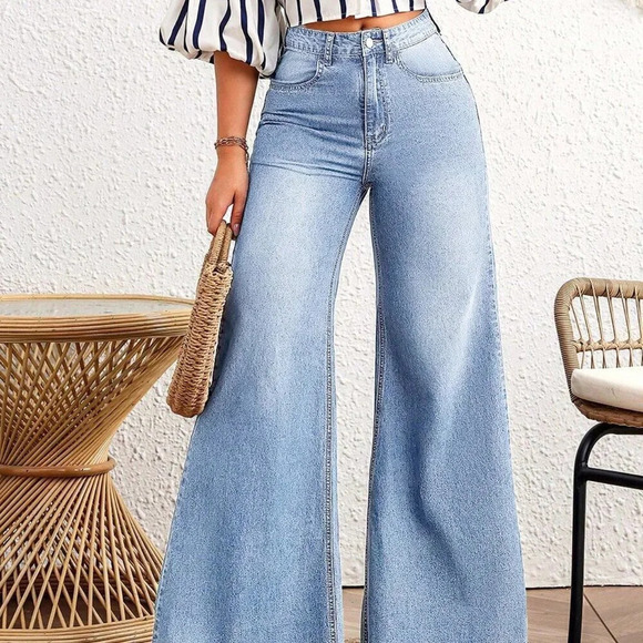 Denim - Light Wash Casual Women's Loose Fit Wide Leg Jeans w/Pockets